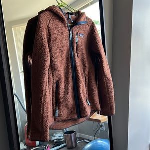 Patagonia zip up fleece.